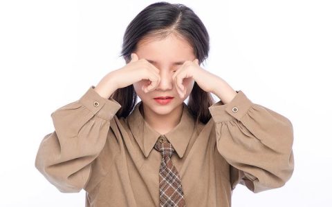 这种动作其实是在伤害眼睛！