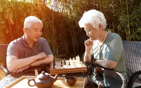 春养三候时，吃穿动睡皆有道