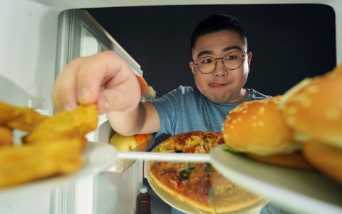 保持“饥饿感”有助延寿是真的吗？